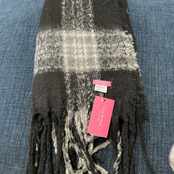 NWT- Two Isaac Mizrahi scarves - Picture 8 of 10